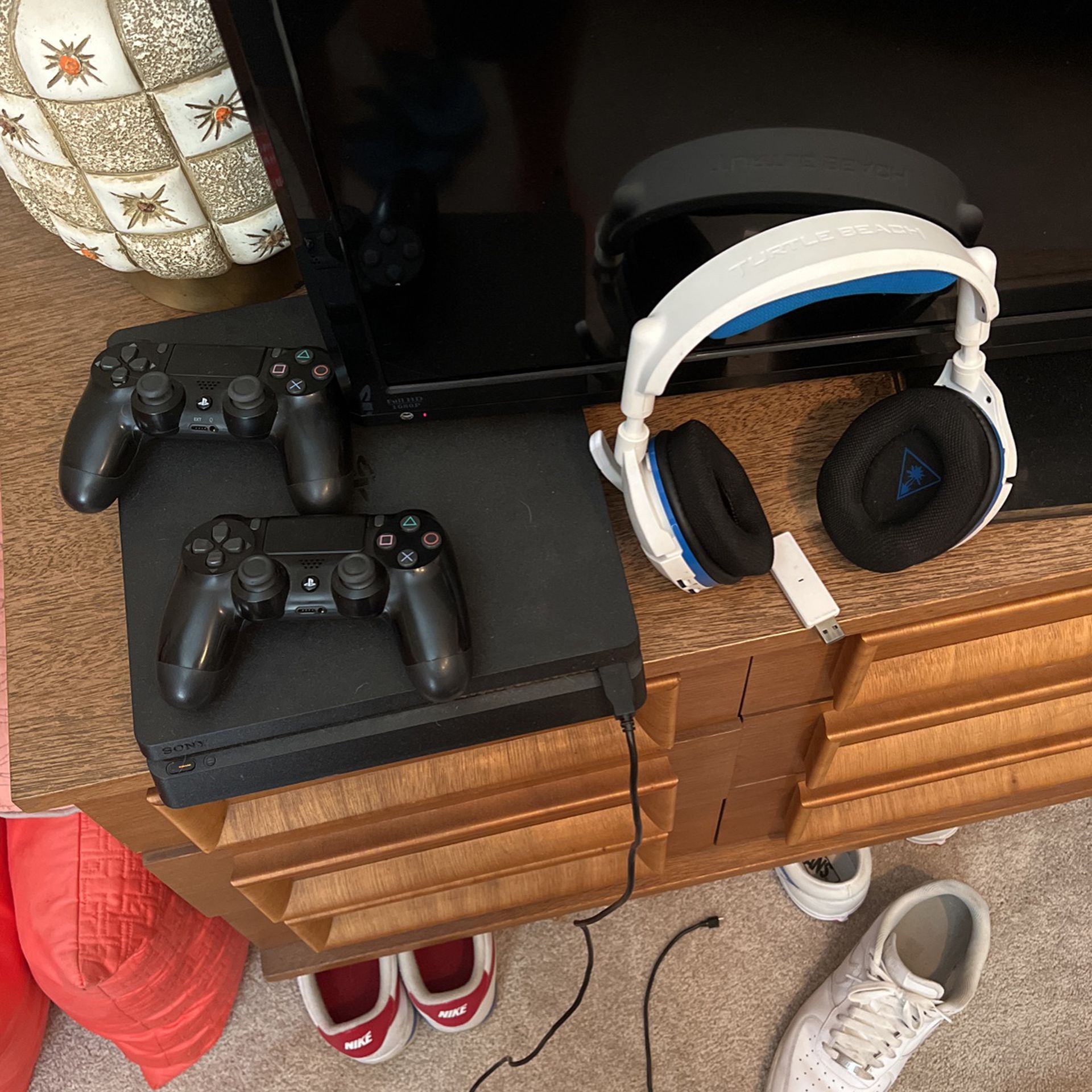 Ps4 1TB With Headset