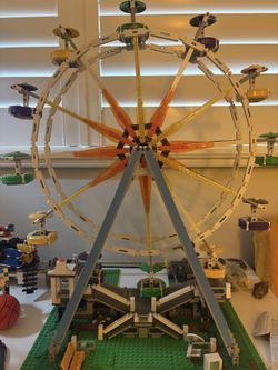 Huge working Lego Ferris wheel