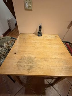 Breakfast nook table