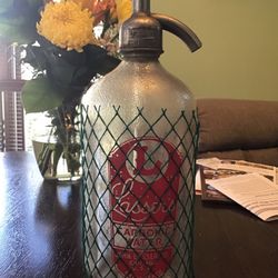 SELTZER BOTTLE LASSERS  VINTAGE / GLASS STRAW INTACT / SELLING $20  / ELMHURST, IL. 60126 /  PICKUP ONLY UNLESS PRE PAY 