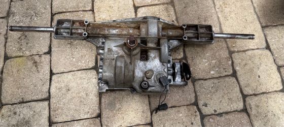 John Deere D100 transmission