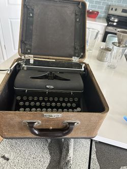 Royal vintage typewriter and matching case