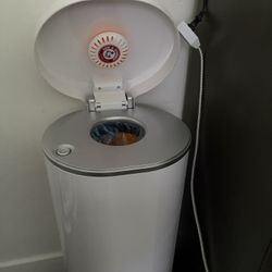 Munchkin STEP Diaper Pail