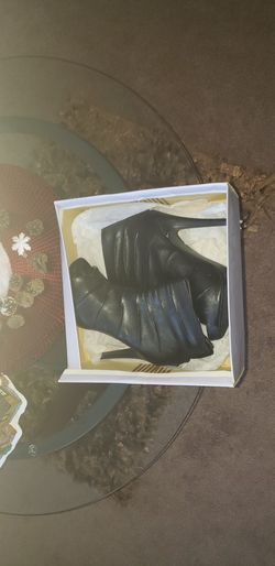 Open toe black boots with heel