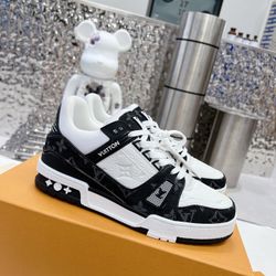 Louis Vuitton Men’s Sneaker With Box New 