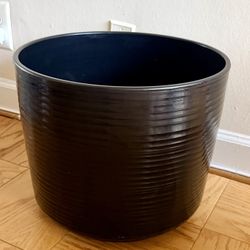 Lg Plastic Planter