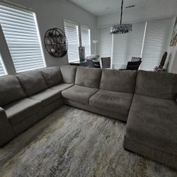 Excellent Condition Gray Sectional Sofa