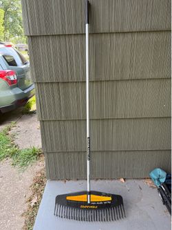 Yard Tool Bundle – Fiskars Rake, Garden Spade & Snow Shovel