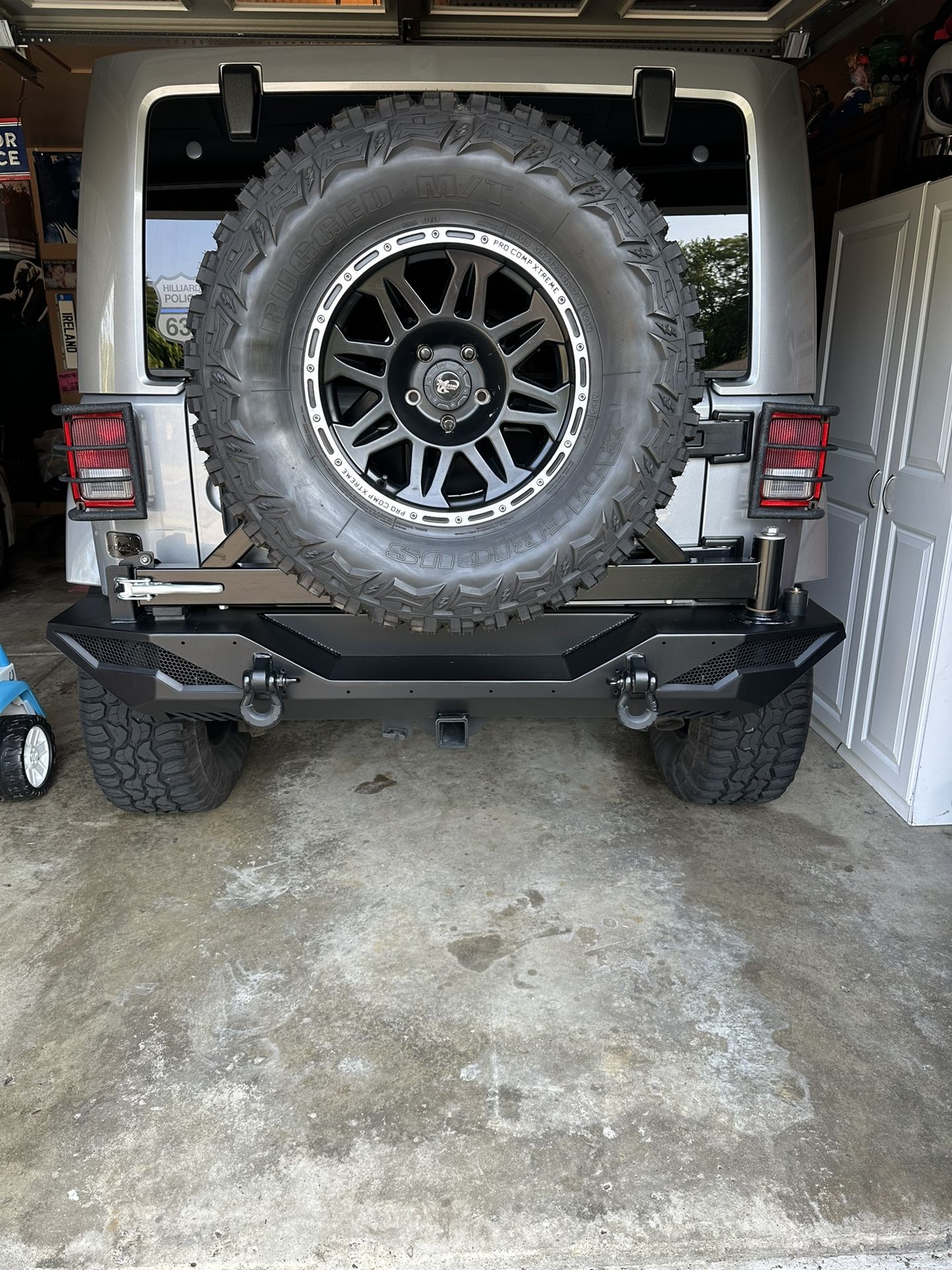 Powder Coated Jeep Wrangler Bumper With Tire Carrier 