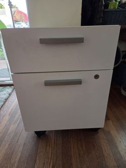 File cabinet, 2 drawer, fits under desk