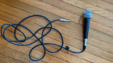GLS Audio ES-58S Dynamic Vocal Microphone with Cable – Excellent Condition
