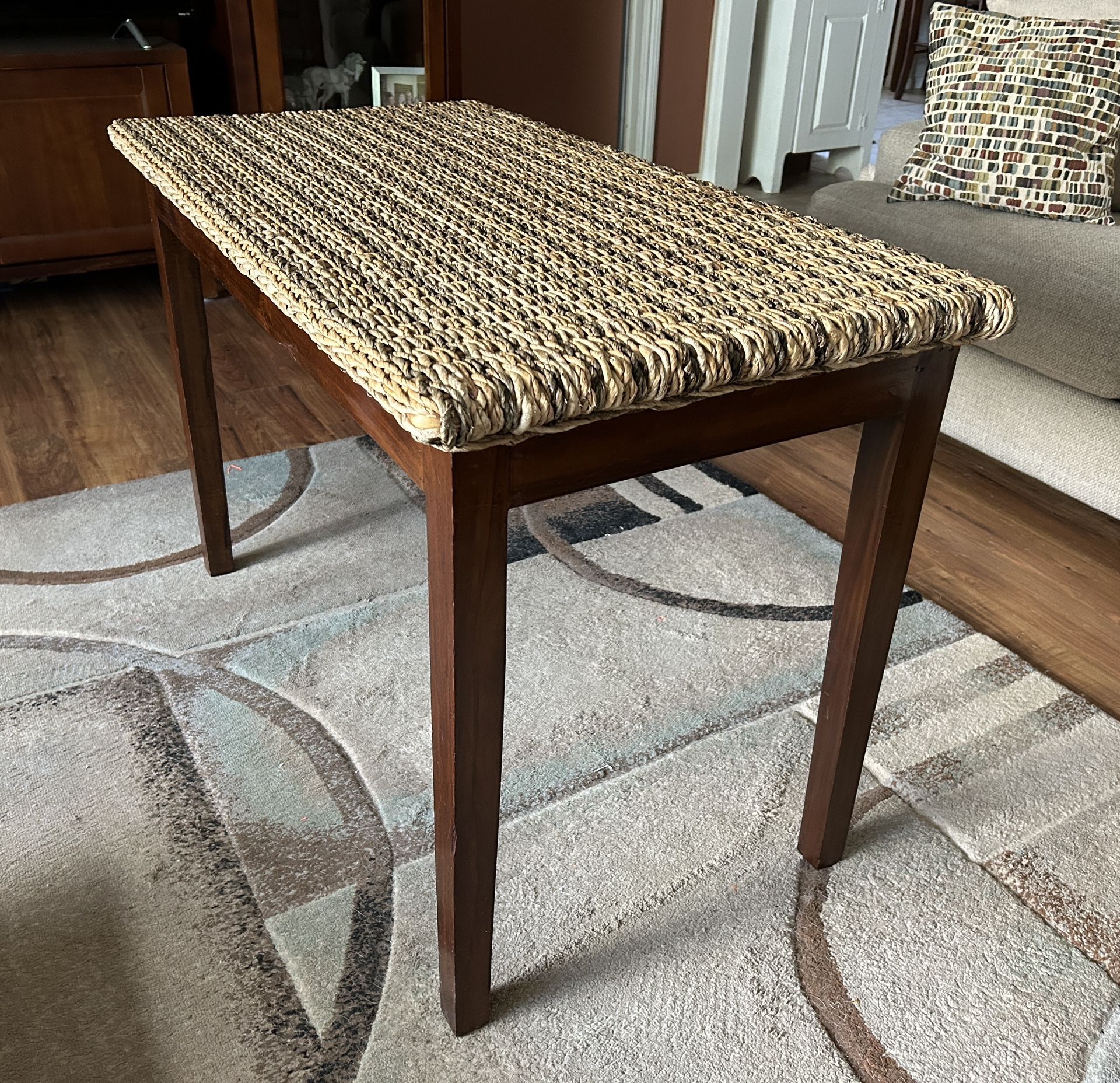 Table, entryway, office, Family Room, Computer, Unique, Woven, Coastal, Boho-excellent Condition