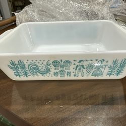 Pyrex Amish Butterprint  Refrigerator Dish with Lid 1.5 QT 0503