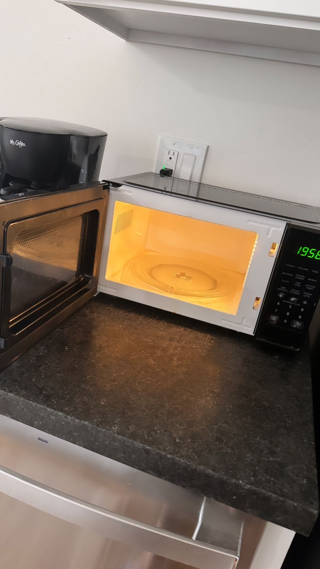 REMATO HORNO DE MICROONDAS Y CAFETERA