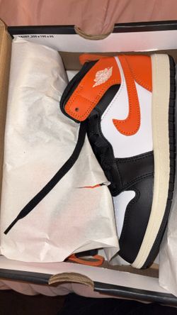 JORDAN 1s