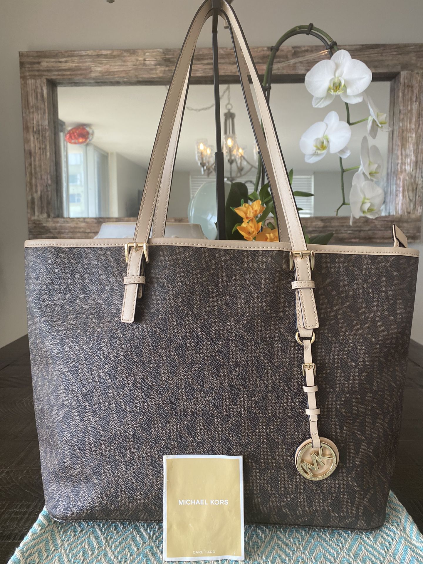 Michael Kors Signature Tote NWOT (Brown & Tan) w/Gold Hardware.⬇️Please Tap On Business Name Below For Additional Purse Listings⬇️