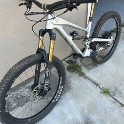 Yt Mountain Bike