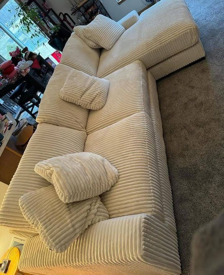 Ashley Lindyn Cozy Sectional Sofa