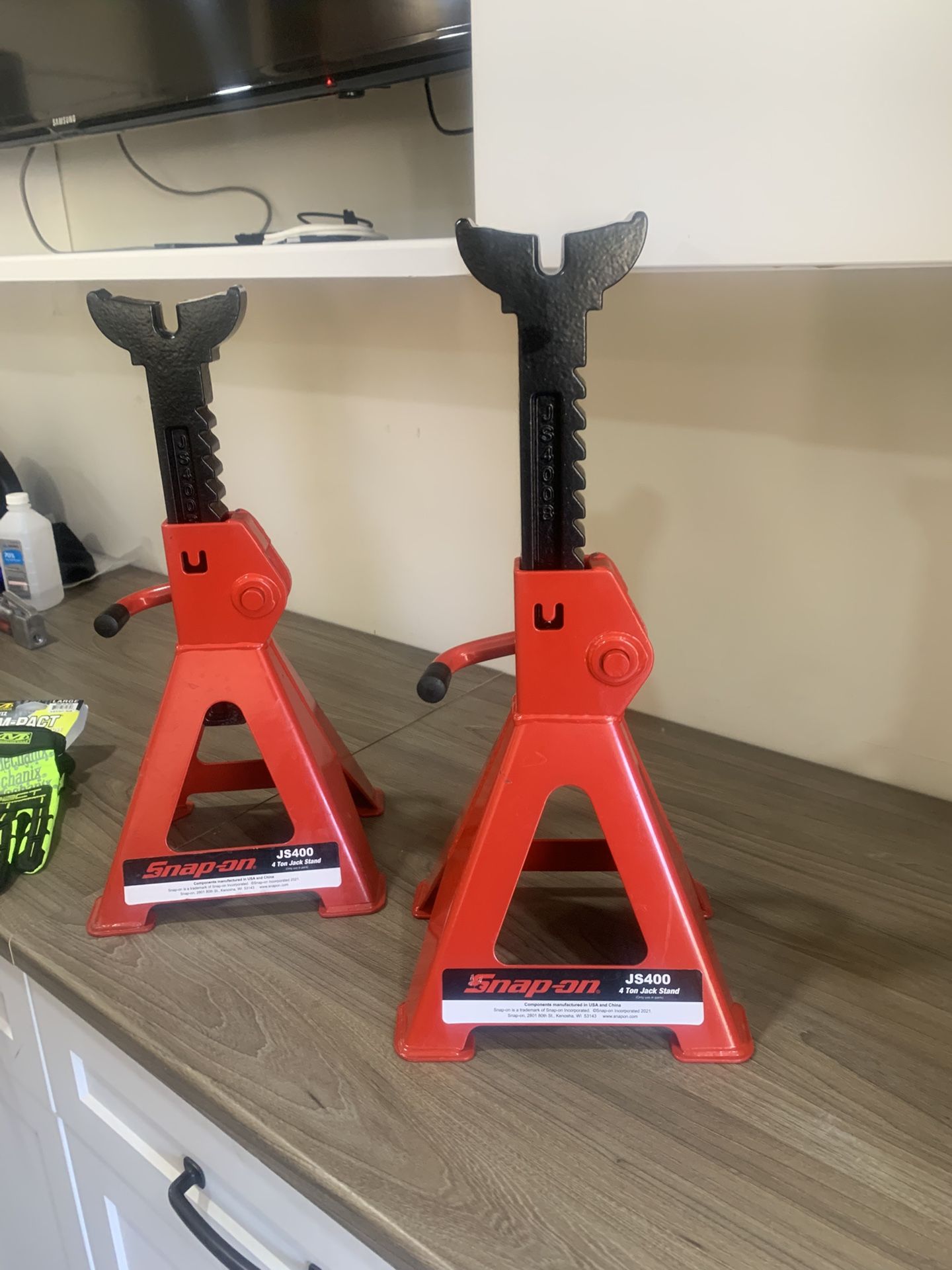 New 4 Ton Jack Stand Snap On JS400. And New Large Impact Globes