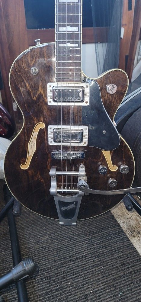 Gretsch G5657T, Hollow Body, Bigsby, Black Top Pickups