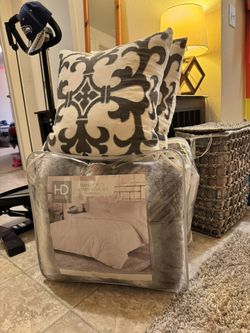 Queen Comforter And 2 Pillows