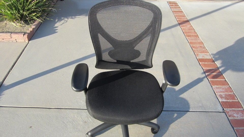 Staples Ergonomic Office Mesh Chair 