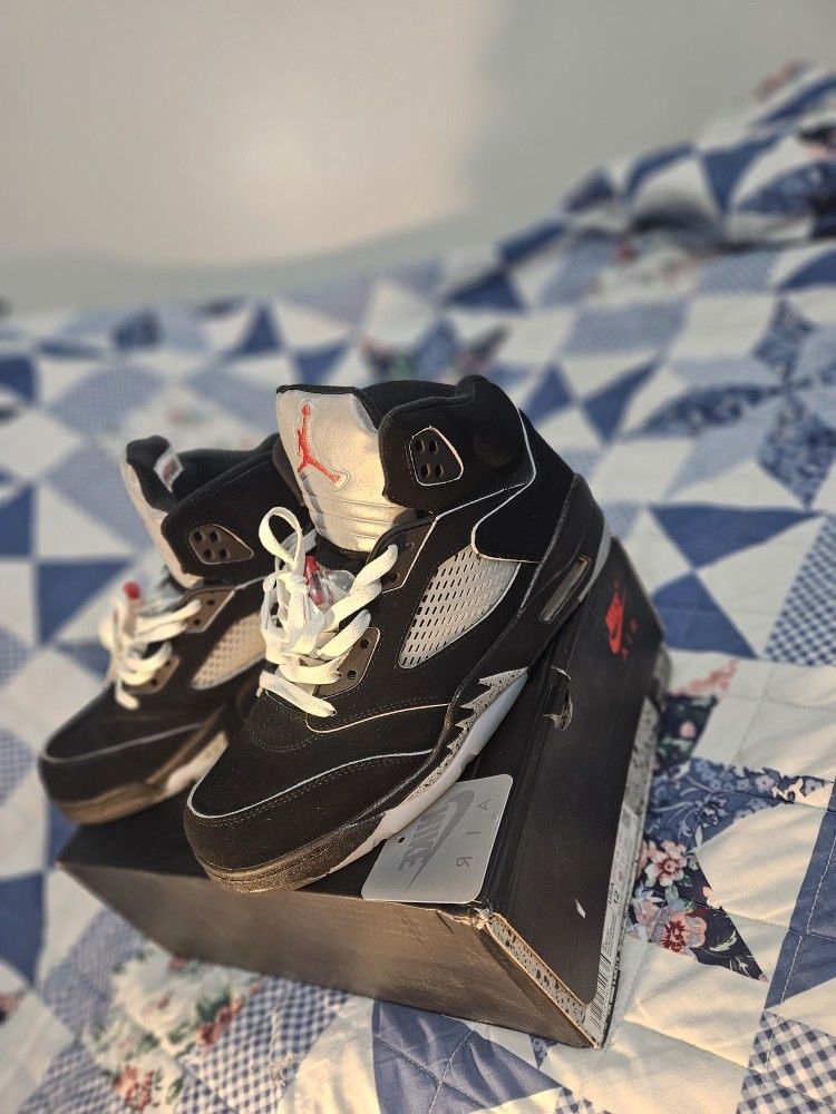 Air Jordan Retro 5's Metallic