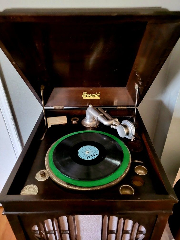 1920 BRUNSWICK PHONOGRAPH