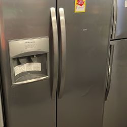 FRIGIDAIRE LFSSTF 25.5-cu ft Side-by-Side Refrigerator J6