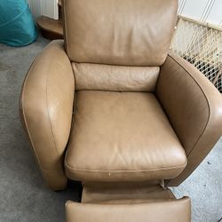 Brand New Vintage Italian Leather Natuzzi Recliner