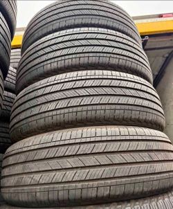 225 65 17 Michelin tires Con 80% de Vida Las 4