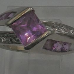 1OKT WHITE GOLD RING SIZE 7 2.1 GRAMS 2 SMALL DIAMONDS PINK STONE. 866358-3. 