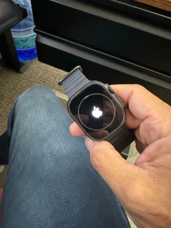 Apple Watch Ultra 2 2nd Gen 49MM GPS & Cellular Finish Black Titanium