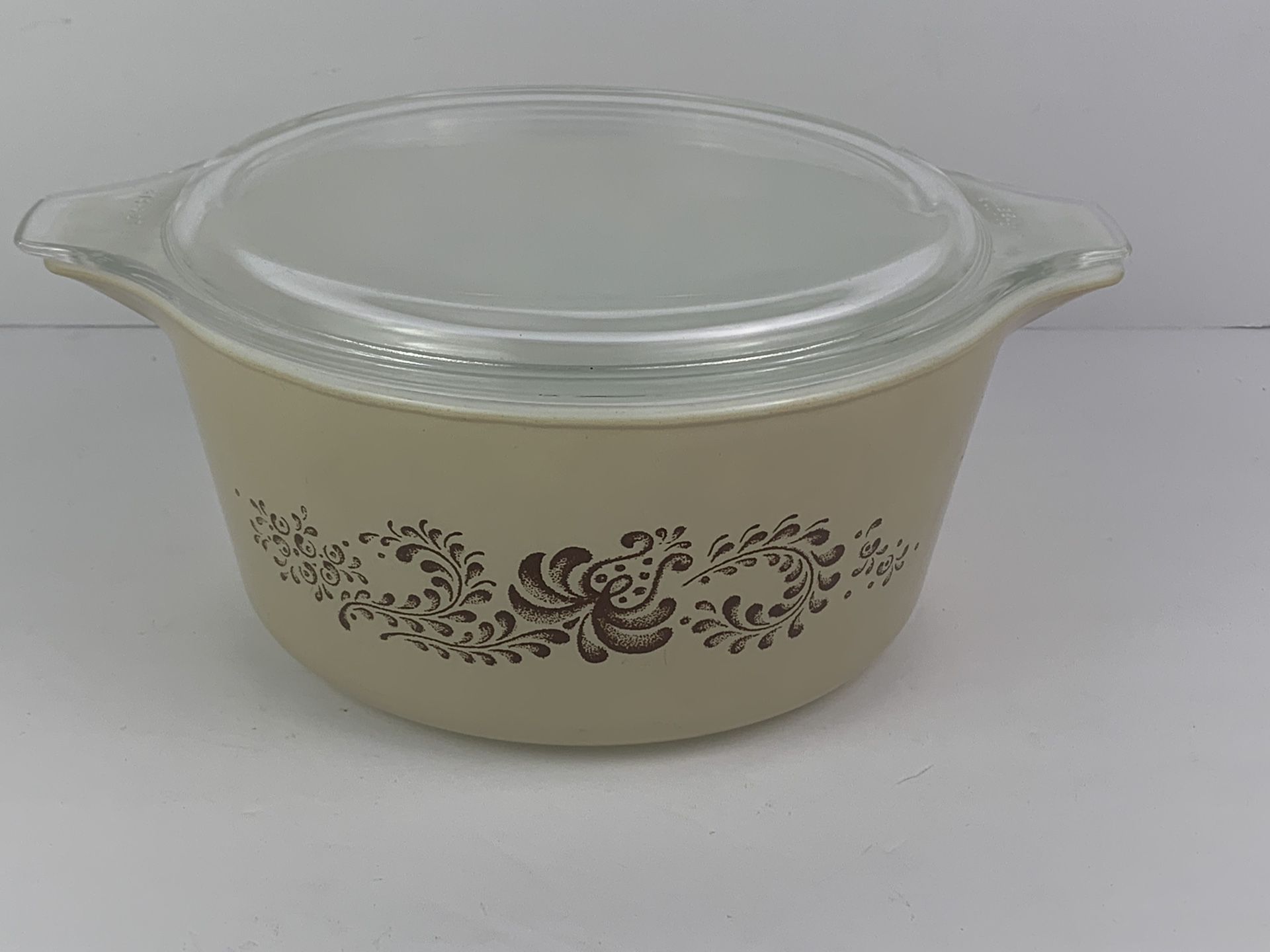 Pyrex Homestead Brown Tan Covered Casserole Dish 1 1/2 qt VINTAGE 474B With Lid