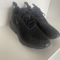 Nike black air max 270