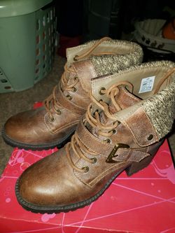Girl boots 7 1/2
