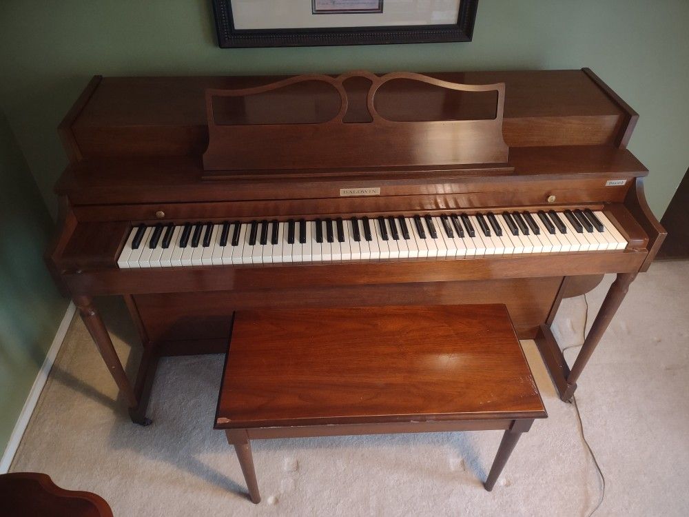 Howard Piano by Baldwin