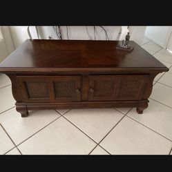 Sólida wood bernhardt exclusives coffee table storage