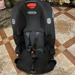Graco Tranzitions 3-in -1 Harness Booster Car seat 