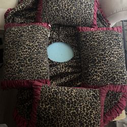 Pillows And Tablecloth Set