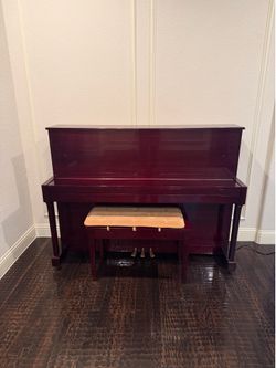 Yamaha T116 Mahogany Upright Piano  Very nice condition.
