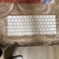 Apple Keyboard 