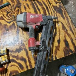 Milwaukee 21°framing Nailer 
