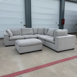Light Grey Thomasville Sectional Couch In Excellent Condition Delivery Available 🚚