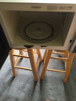 Emerson 1100 WATTS microwave