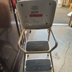 Adorable Vintage Chair/stool