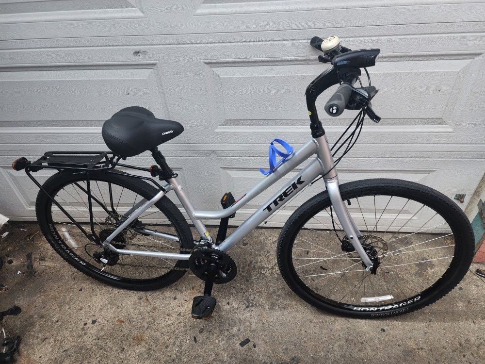 2022 Trek Verve Hybrid Commuter Road Bike 