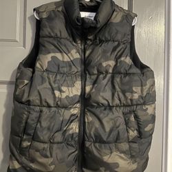 Old Navy Kids Puffer Vest Size 6-7