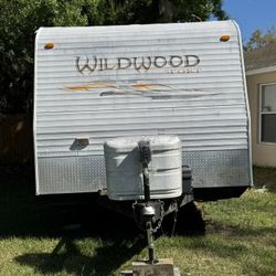 28’ Wildwood Camper 