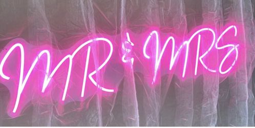 Neon Sign “Mr & Mrs” 40”
